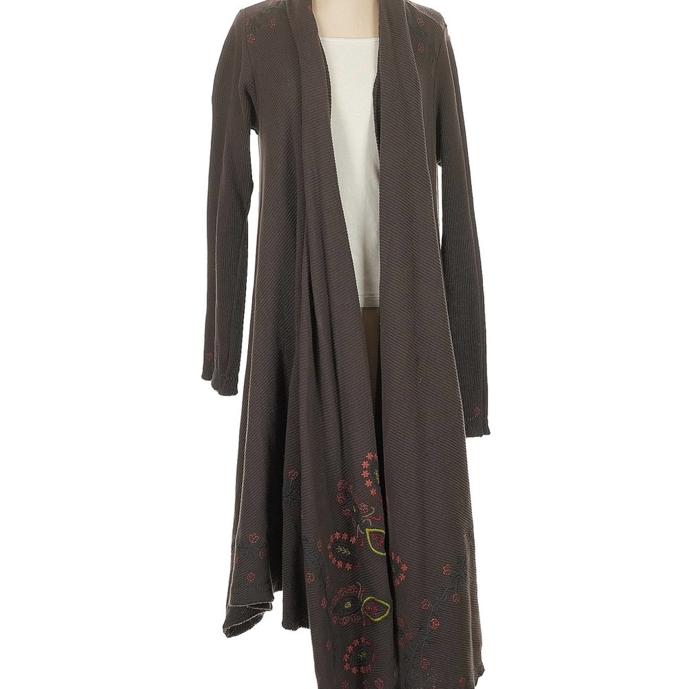 Biya Duster with Floral Embroidery - Picture 3 of 5